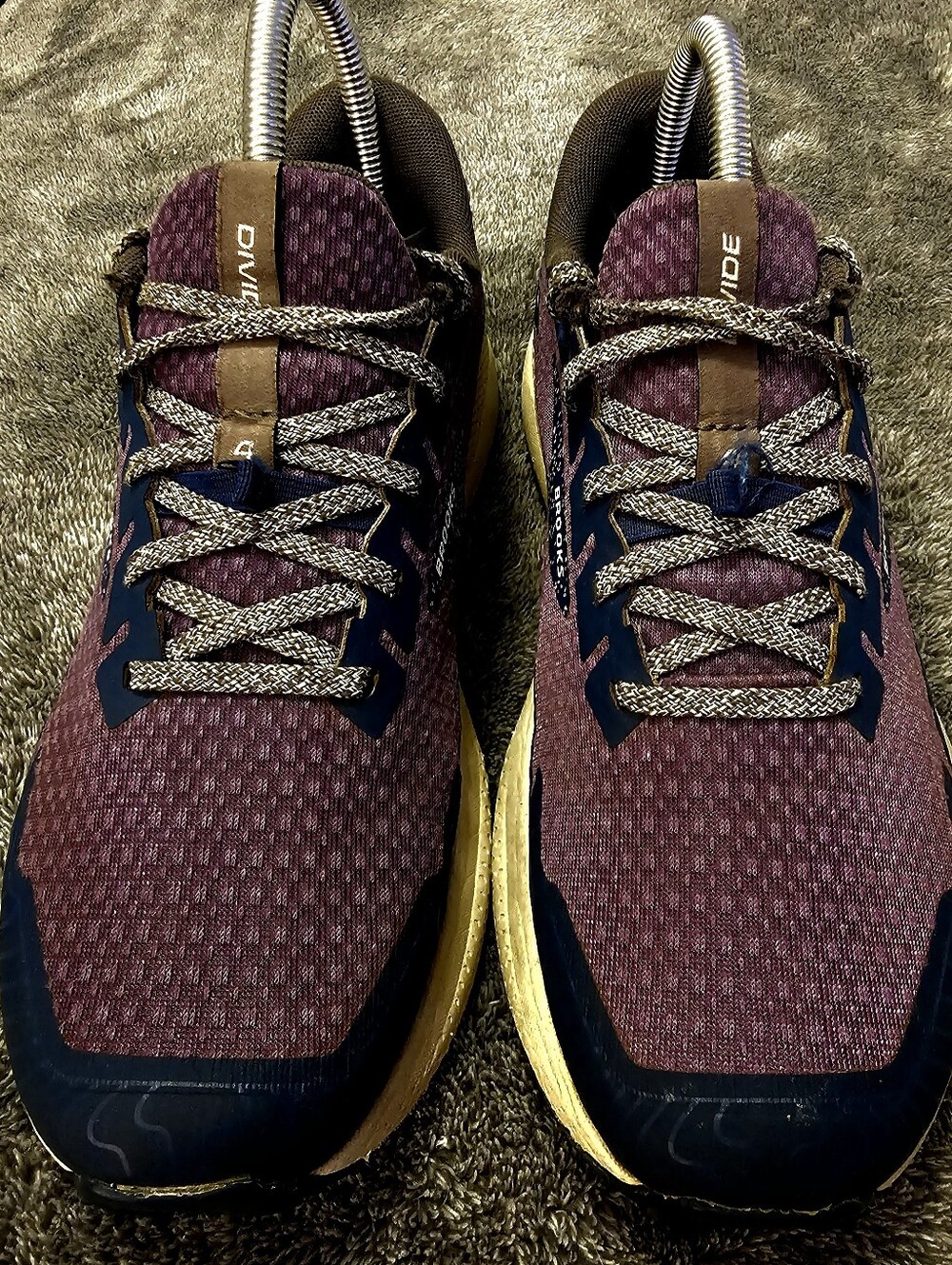 Brooks Divide 4 Trail Running/ Hiking Shoes Sneakers / Purple and Navy 7.5M